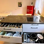 Appartement 4 Wohnung, 6 Bed, Kueche, Waschmaschine, Wlan, Garden, Free Parking Tacherting
