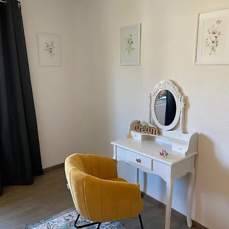 4 Wohnung, 6 Bed, Kueche, Waschmaschine, Wlan, Klima, Garden, Free Parking *