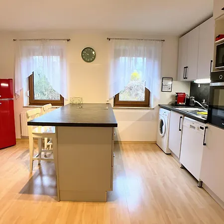 4 Wohnung, 6 Bed, Kueche, Waschmaschine, Wlan, Klima, Garden, Free Parking Tacherting